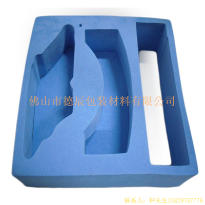 海綿內(nèi)托對(duì)各行各業(yè)產(chǎn)品起到絕緣、密封、防震、防塵、填充、隔音、固定，能夠保護(hù)包裝產(chǎn)品在運(yùn)輸過(guò)程中安然無(wú)恙，起到保護(hù)產(chǎn)品的一個(gè)作用，同時(shí)可以美化產(chǎn)品，提升產(chǎn)品檔次。