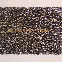 過(guò)濾海綿也稱網(wǎng)狀海綿，爆破海綿。聚氨酯過(guò)濾海綿由普通開(kāi)孔軟泡高溫爆破開(kāi)孔加工而成，爆破除掉了泡沫網(wǎng)絡(luò)之間原有的氣泡膜，得到了主體骨架網(wǎng)狀結(jié)構(gòu)。
過(guò)濾海綿的空隙率高達(dá)97%，具有優(yōu)異的透氣性、良好的柔軟性和較高的機(jī)械強(qiáng)度。
