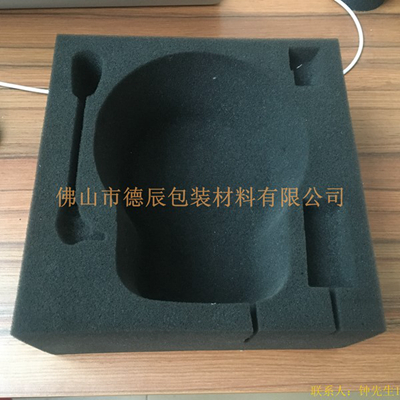 海綿內(nèi)托對(duì)各行各業(yè)產(chǎn)品起到絕緣、密封、防震、防塵、填充、隔音、固定，能夠保護(hù)包裝產(chǎn)品在運(yùn)輸過(guò)程中安然無(wú)恙，起到保護(hù)產(chǎn)品的一個(gè)作用，同時(shí)可以美化產(chǎn)品，提升產(chǎn)品檔次。