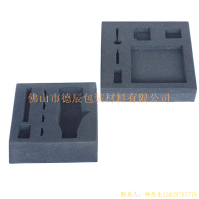 海綿內(nèi)托對(duì)各行各業(yè)產(chǎn)品起到絕緣、密封、防震、防塵、填充、隔音、固定，能夠保護(hù)包裝產(chǎn)品在運(yùn)輸過(guò)程中安然無(wú)恙，起到保護(hù)產(chǎn)品的一個(gè)作用，同時(shí)可以美化產(chǎn)品，提升產(chǎn)品檔次。