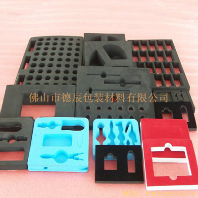 海綿包裝內(nèi)托是一種全新的包裝內(nèi)襯材料，其產(chǎn)品性能對(duì)比過(guò)去的紙質(zhì)內(nèi)襯。他的防潮性更好、減震性更強(qiáng)。產(chǎn)品本身也屬于環(huán)保材料擁有生物降解的特性，不會(huì)對(duì)地球環(huán)境造成二次損傷。目前在發(fā)達(dá)國(guó)家很多產(chǎn)品已從過(guò)去的紙質(zhì)內(nèi)襯向海綿包裝內(nèi)襯邁進(jìn)。