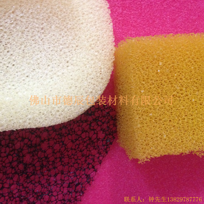 過(guò)濾海綿也稱網(wǎng)狀海綿，爆破海綿。聚氨酯過(guò)濾海綿由普通開(kāi)孔軟泡高溫爆破開(kāi)孔加工而成，爆破除掉了泡沫網(wǎng)絡(luò)之間原有的氣泡膜，得到了主體骨架網(wǎng)狀結(jié)構(gòu)。