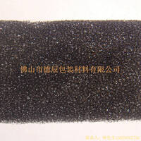 過(guò)濾海綿也稱網(wǎng)狀海綿，爆破海綿。聚氨酯過(guò)濾海綿由普通開(kāi)孔軟泡高溫爆破開(kāi)孔加工而成，爆破除掉了泡沫網(wǎng)絡(luò)之間原有的氣泡膜，得到了主體骨架網(wǎng)狀結(jié)構(gòu)。
過(guò)濾海綿的空隙率高達(dá)97%，具有優(yōu)異的透氣性、良好的柔軟性和較高的機(jī)械強(qiáng)度。
